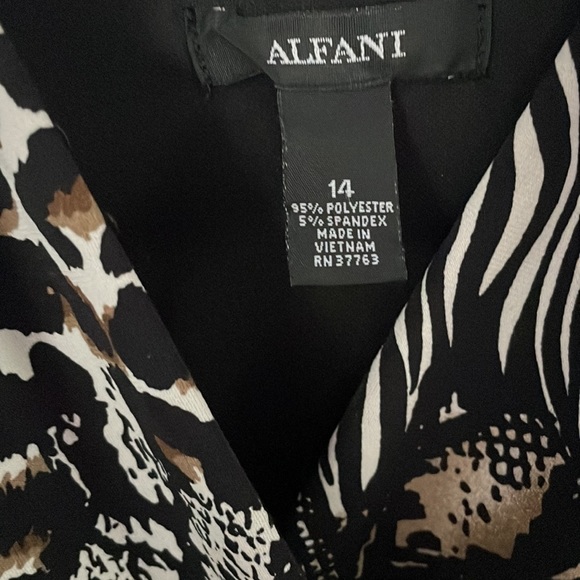 Patterned dress - Picture 2 of 3